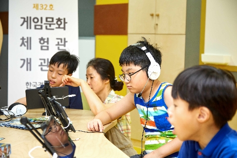  제 32호 게임문화체험관에서 한국경진학교 학생들이 체험활동을 진행하고 있다. (사진=넷마블문화재단)
