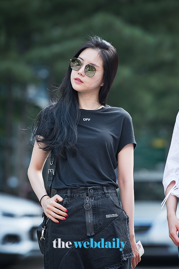 에이핑크(Apink) 손나은, KBS 뮤직뱅크 출근길