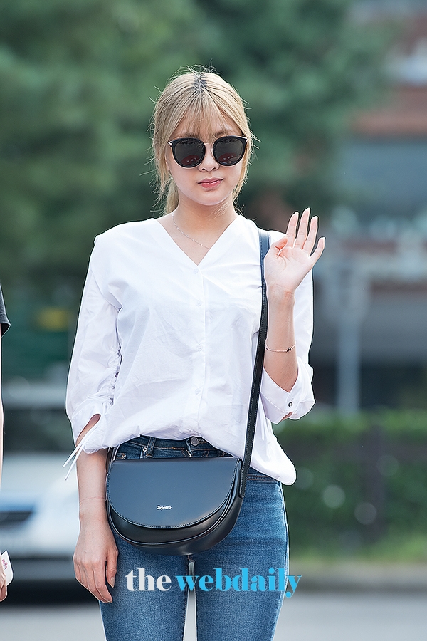 에이핑크(Apink) 오하영, KBS 뮤직뱅크 출근길