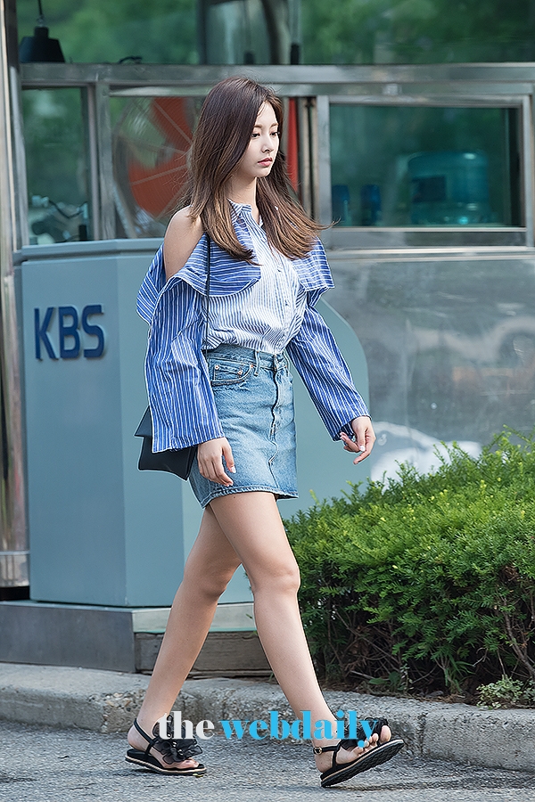 TWICE(트와이스) 쯔위, KBS 뮤직뱅크 출근길