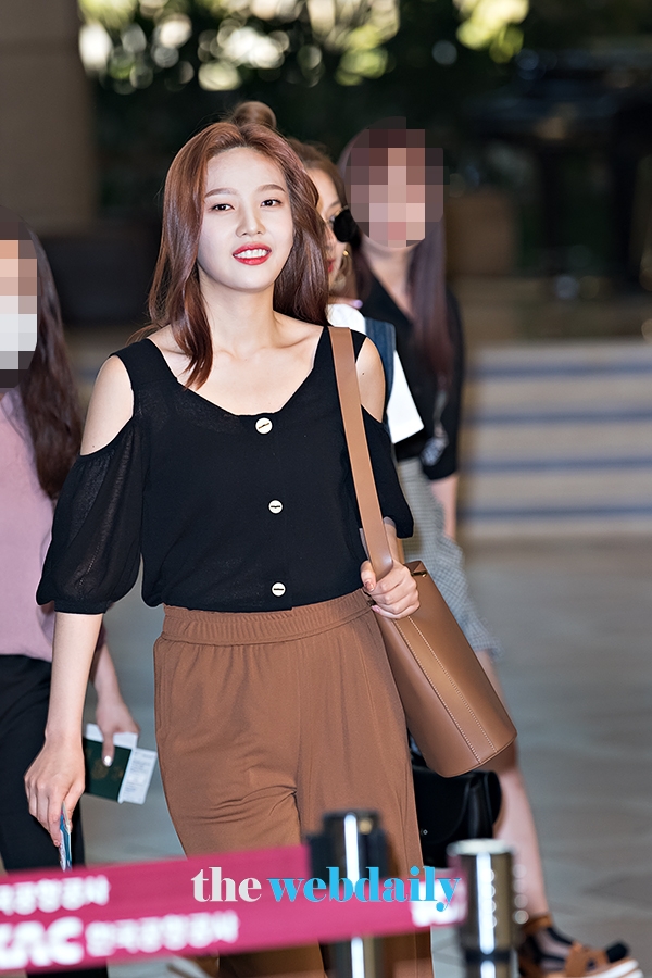 레드벨벳(RedVelvet) 조이, 김포국제공항 출국 현장