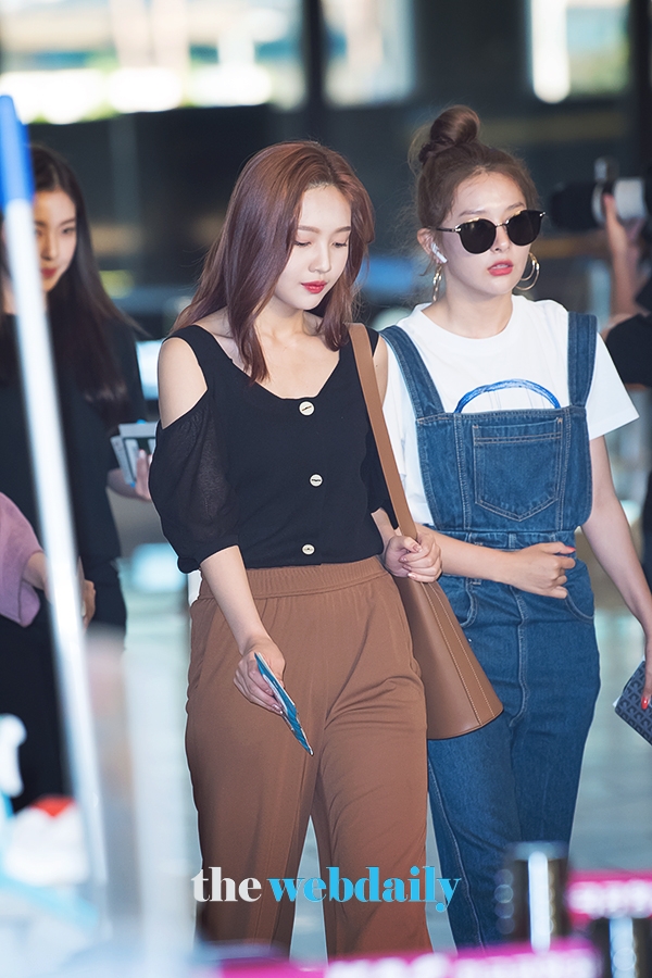 레드벨벳(RedVelvet) 조이-슬기, 김포국제공항 출국 현장