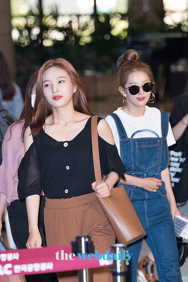 레드벨벳(RedVelvet) 조이-슬기, 김포국제공항 출국 현장