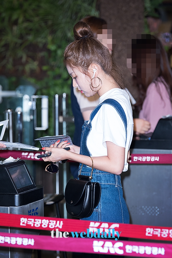 레드벨벳(RedVelvet) 슬기, 인천국제공항 출국 현장