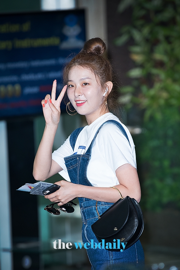 레드벨벳(RedVelvet) 슬기, 인천국제공항 출국 현장