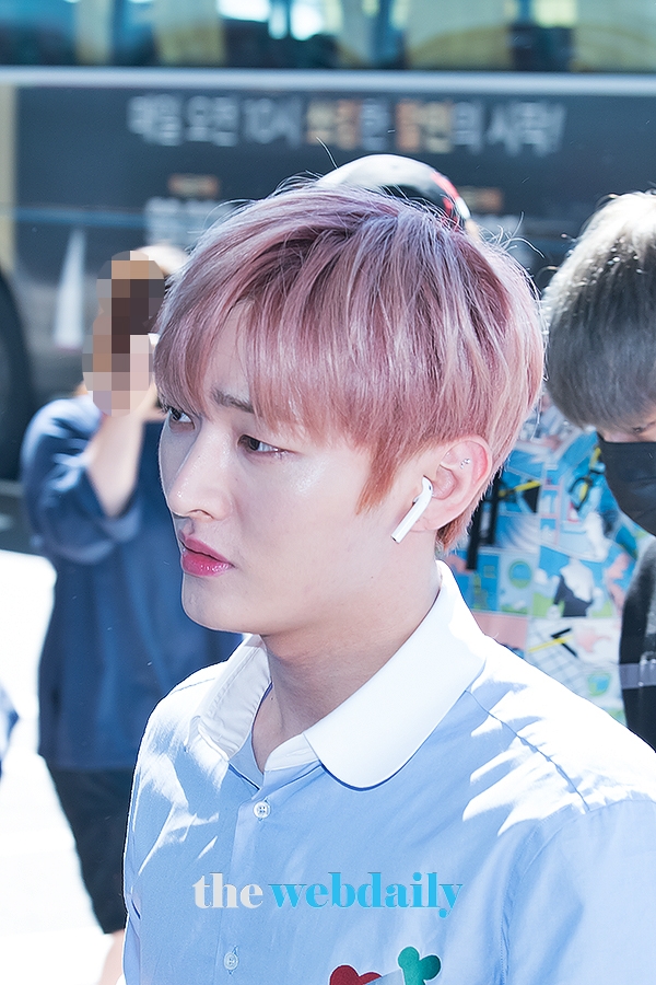 WannaOne(워너원) 윤지성, 인천국제공항 출국 현장