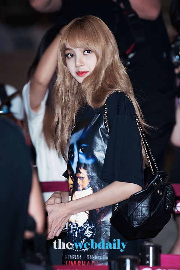 BLACKPINK(블랙핑크) 리사, 김포국제공항 출국 현장