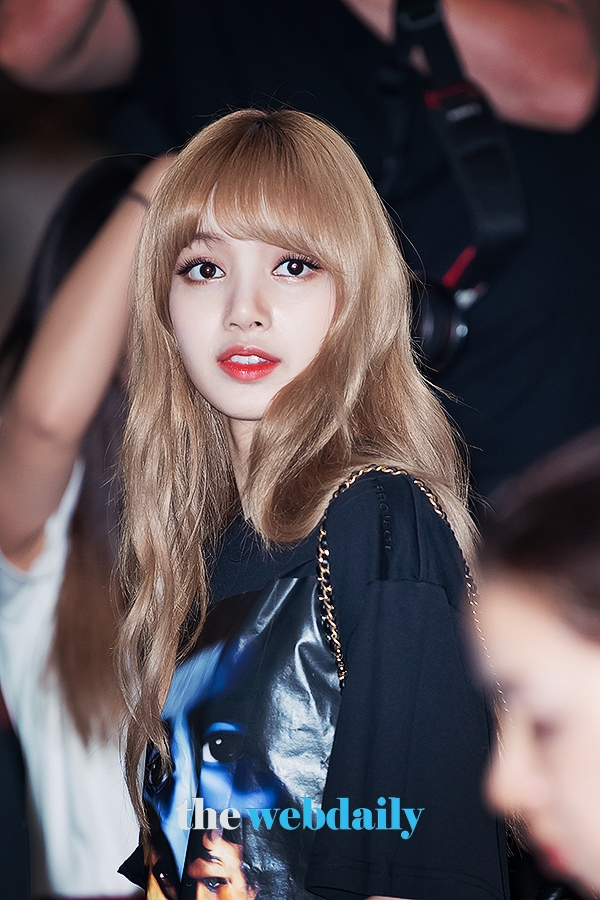 BLACKPINK(블랙핑크) 리사, 김포국제공항 출국 현장