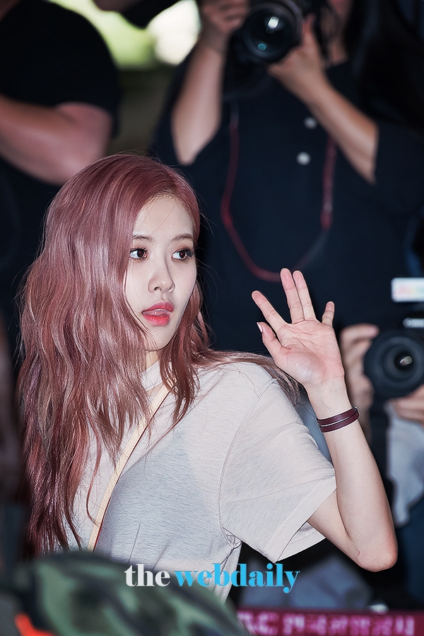 BLACKPINK(블랙핑크) 로제, 김포국제공항 출국 현장