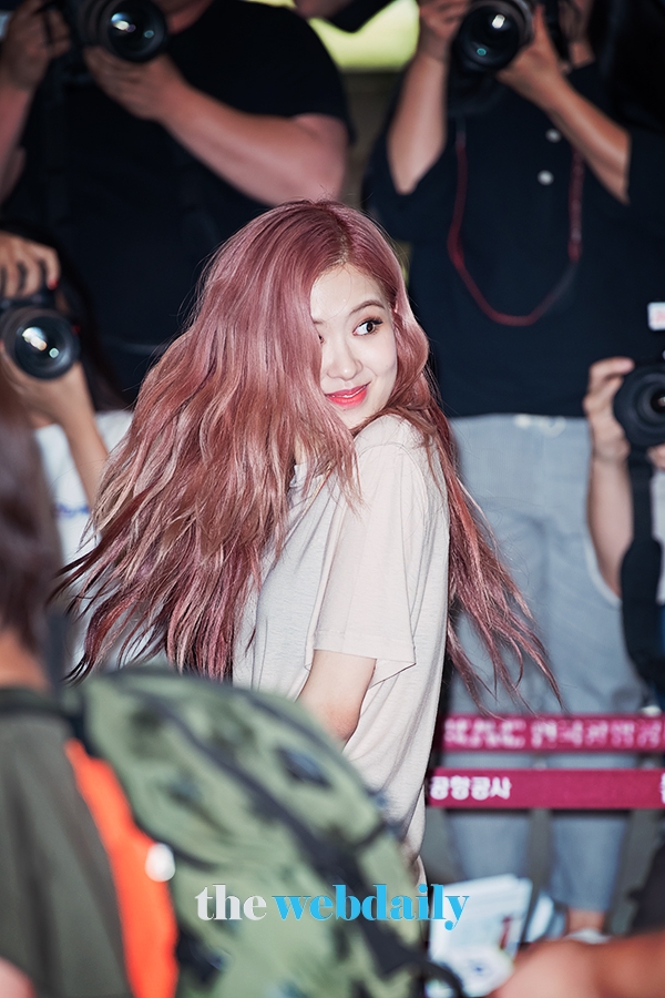 BLACKPINK(블랙핑크) 로제, 김포국제공항 출국 현장