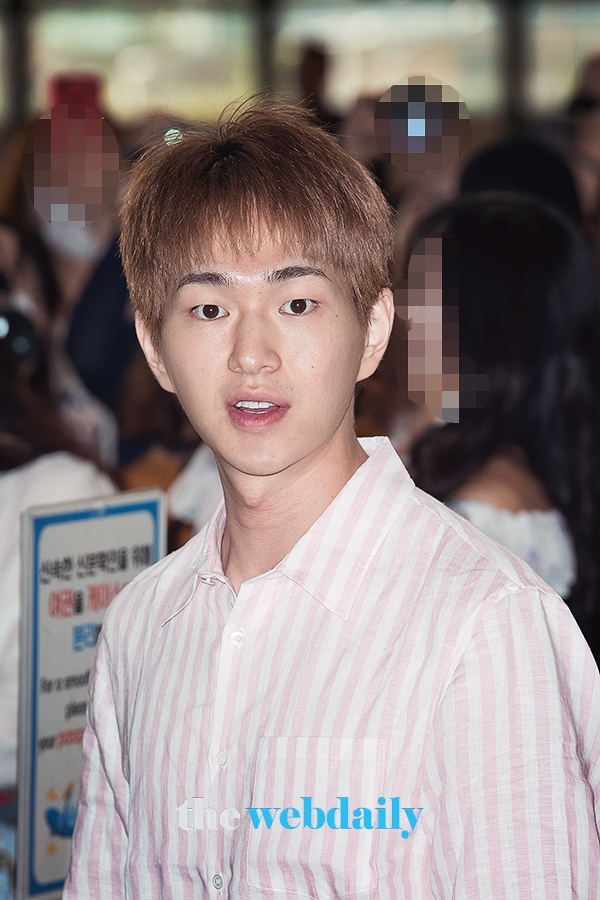샤이니(SHINee) 온유, 김포국제공항 출국 현장