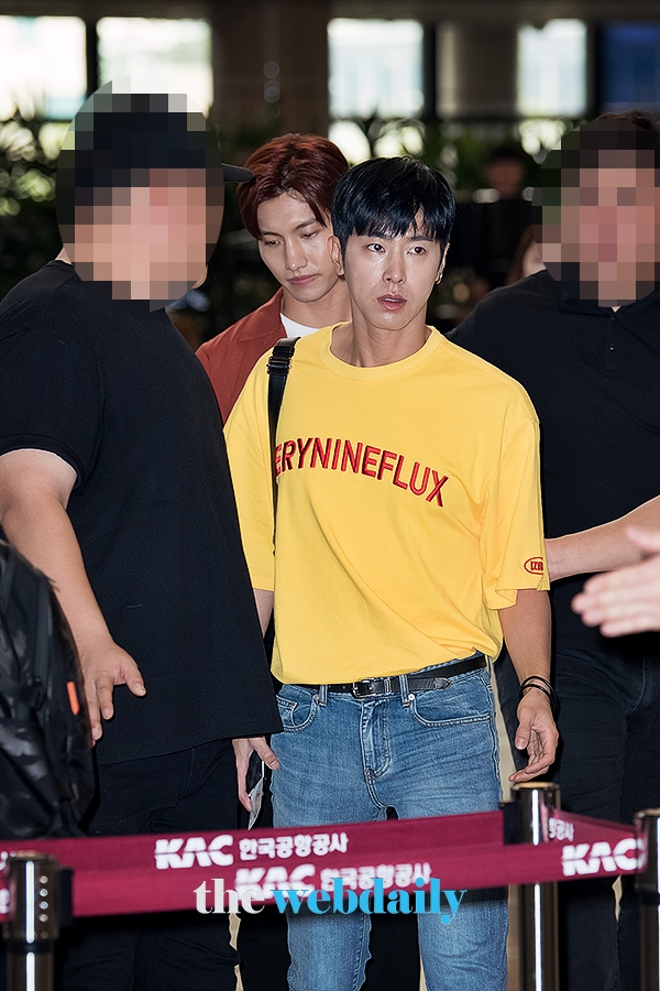 동방신기 최강창민-유노윤호, 김포국제공항 출국 현장