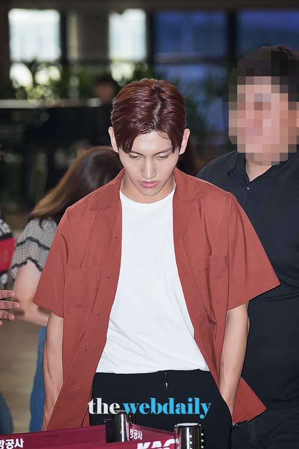동방신기 최강창민, 김포국제공항 출국 현장