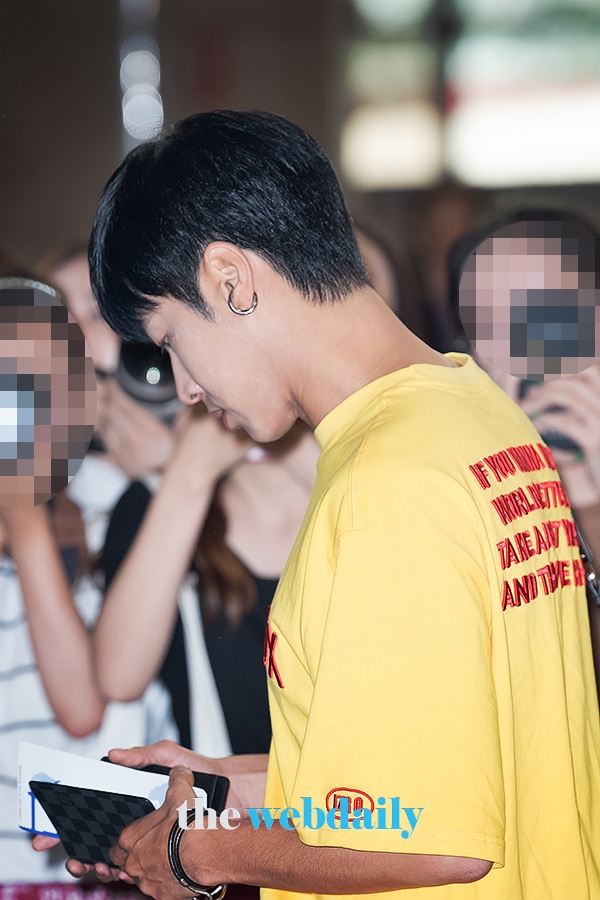 동방신기 유노윤호, 김포국제공항 출국 현장