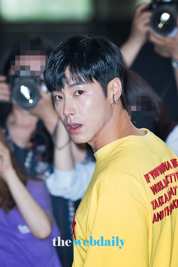 동방신기 유노윤호, 김포국제공항 출국 현장