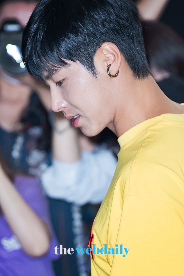 동방신기 유노윤호, 김포국제공항 출국 현장