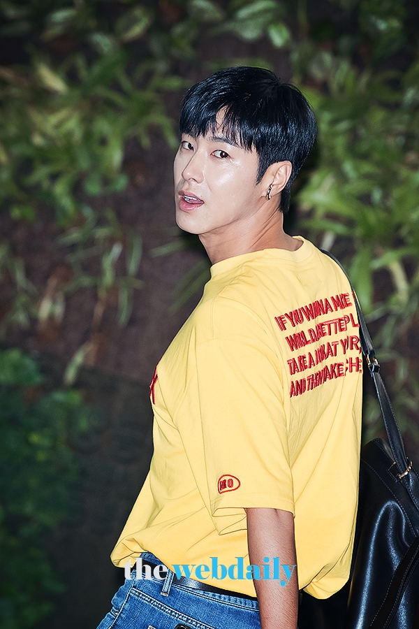 동방신기 유노윤호, 김포국제공항 출국 현장