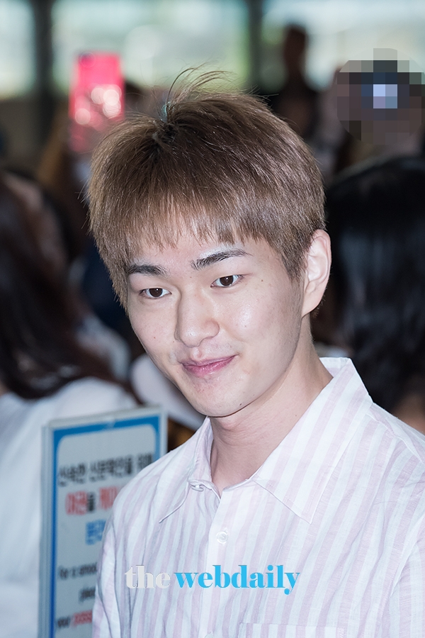 샤이니(SHINee) 온유, 김포국제공항 출국 현장