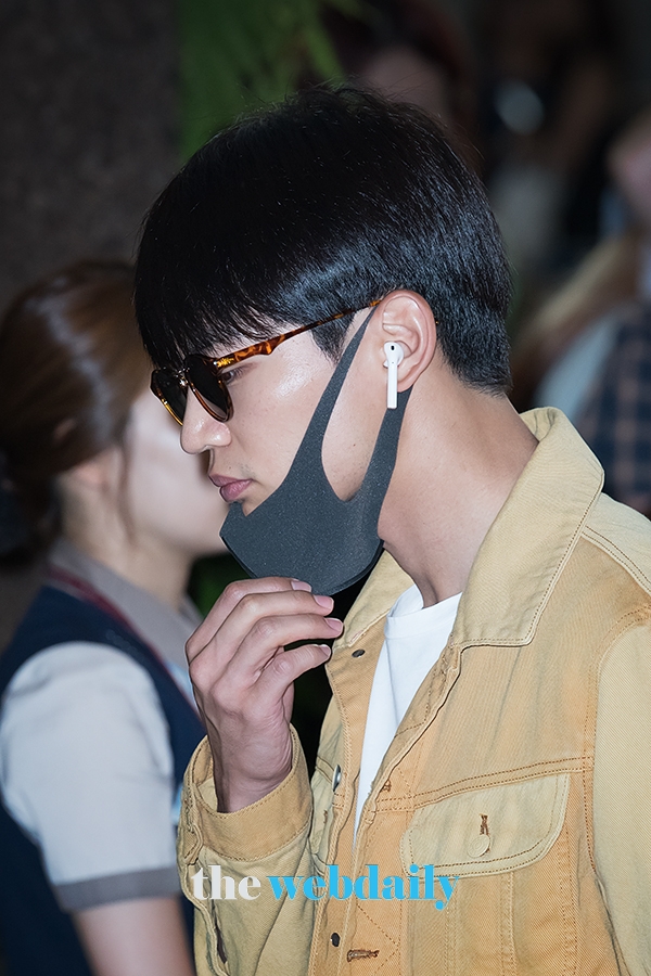 샤이니(SHINee) 민호, 김포국제공항 출국 현장