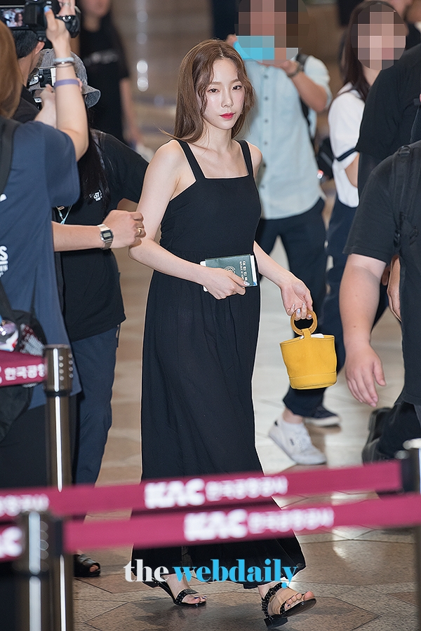 소녀시대 태연, 김포국제공항 출국 현장
