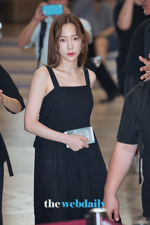 소녀시대 태연, 김포국제공항 출국 현장
