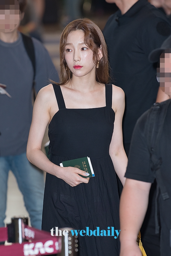 소녀시대 태연, 김포국제공항 출국 현장