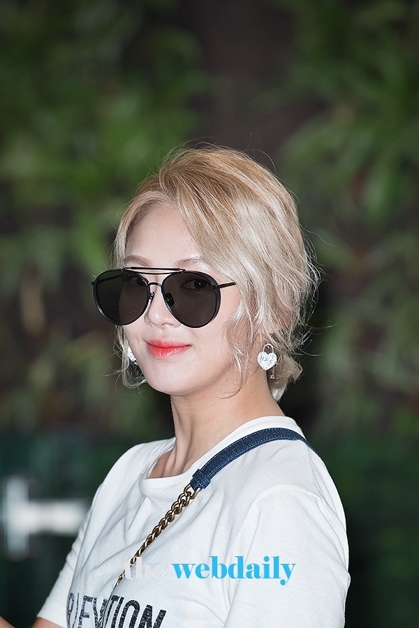 소녀시대 효연, 김포국제공항 출국 현장