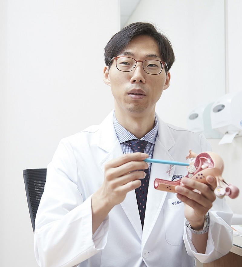 분당차병원 부인암센터 최민철 교수가 진료를 하고 있다. (사진=분당차병원)