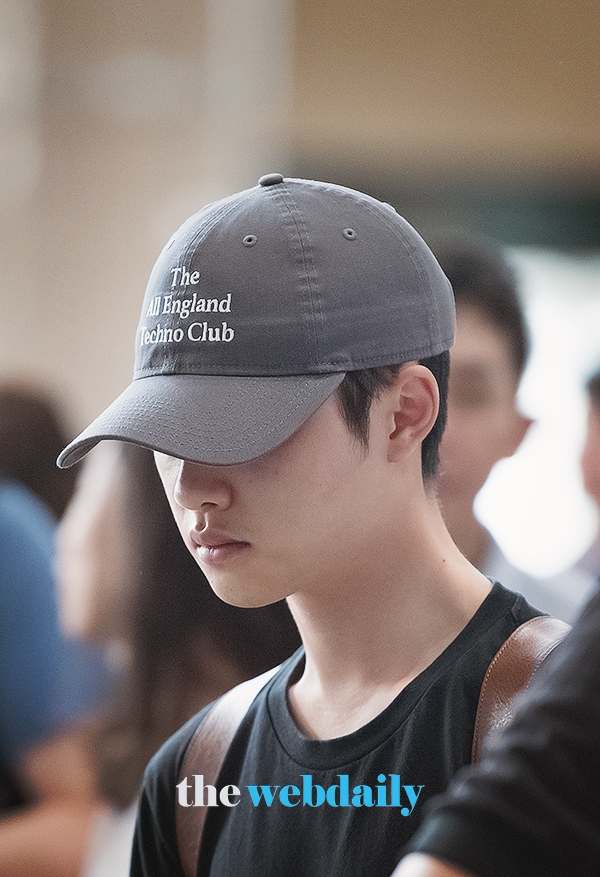 엑소(EXO) 디오, 김포국제공항 출국 현장