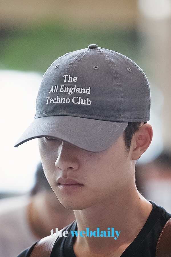 엑소(EXO) 디오, 김포국제공항 출국 현장