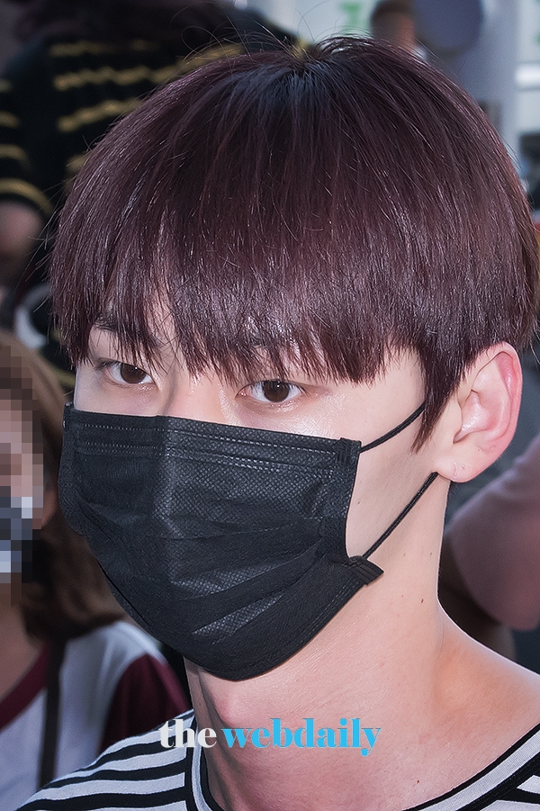WannaOne(워너원) 황민현, 인천국제공항 출국 현장