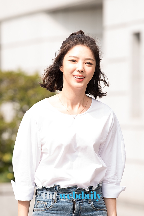엄현경, KBS '해피투게더3' 출근길