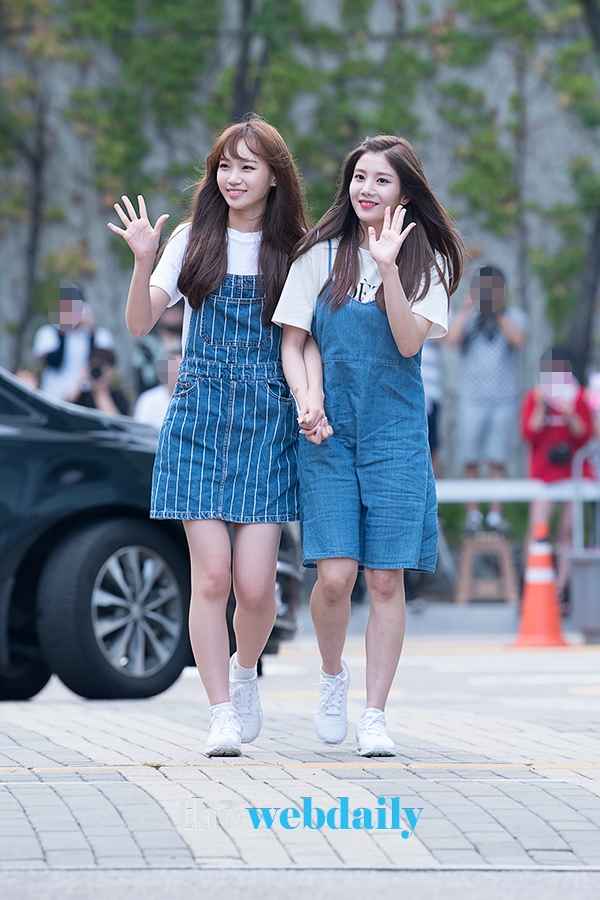 김채원-권은비, Mnet ‘프로듀스48’출근길 현장