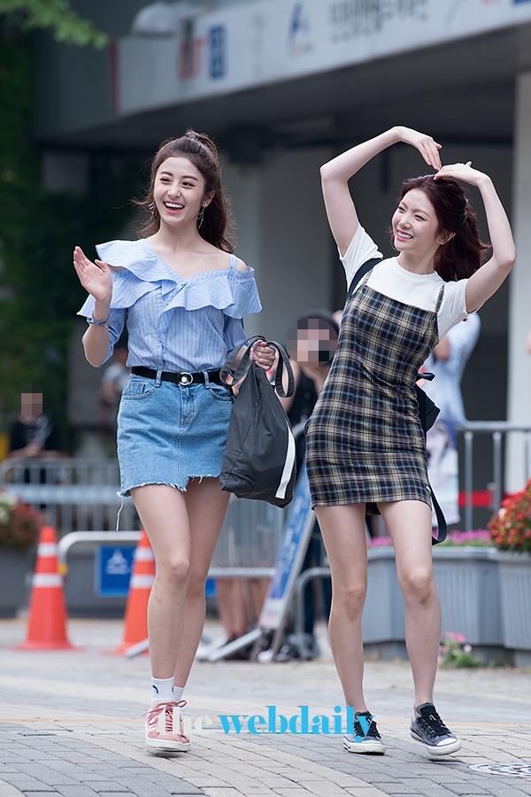 허윤진-이가은, Mnet ‘프로듀스48’출근길 현장