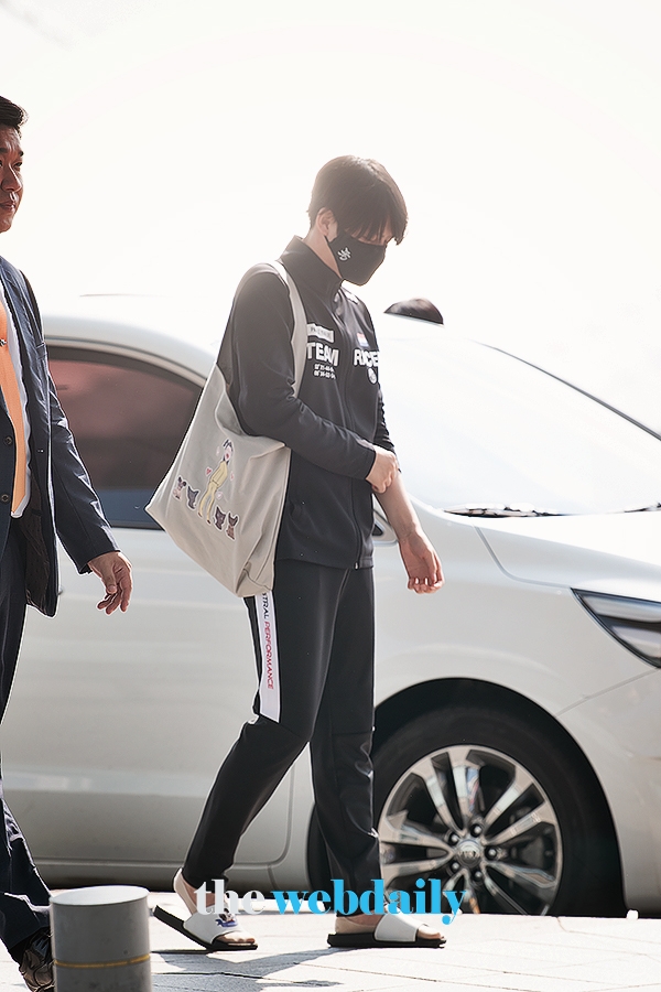 슈퍼주니어 김희철, 인천국제공항 출국 현장