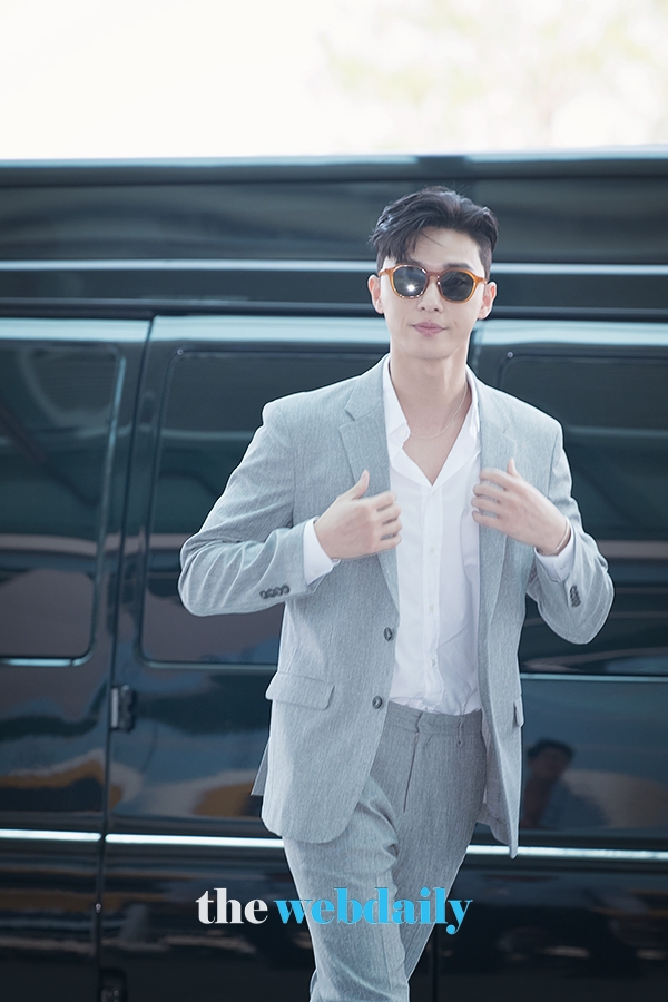 박서준, 인천국제공항 출국 현장