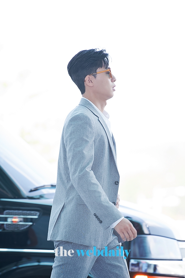 박서준, 인천국제공항 출국 현장