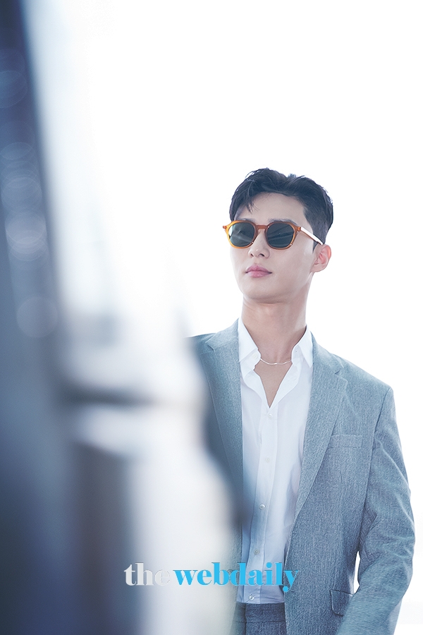 박서준, 인천국제공항 출국 현장