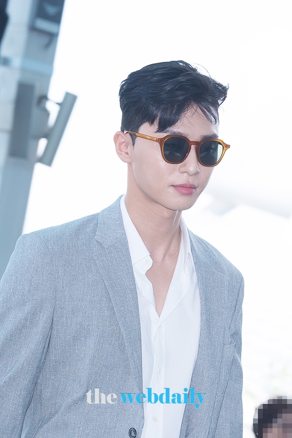 박서준, 인천국제공항 출국 현장