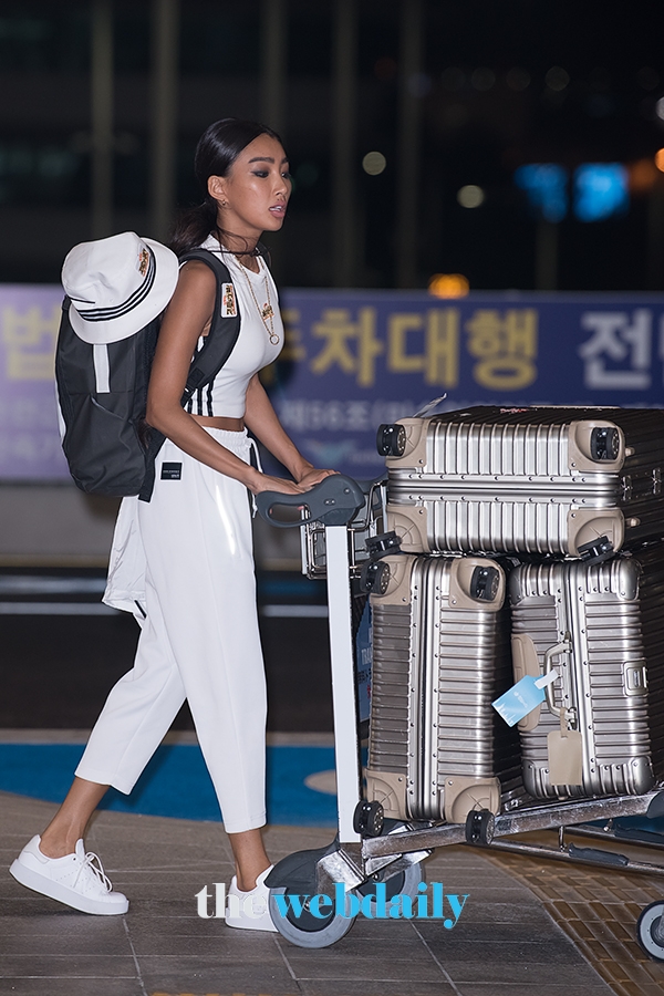 문가비, 인천국제공항 출국 현장