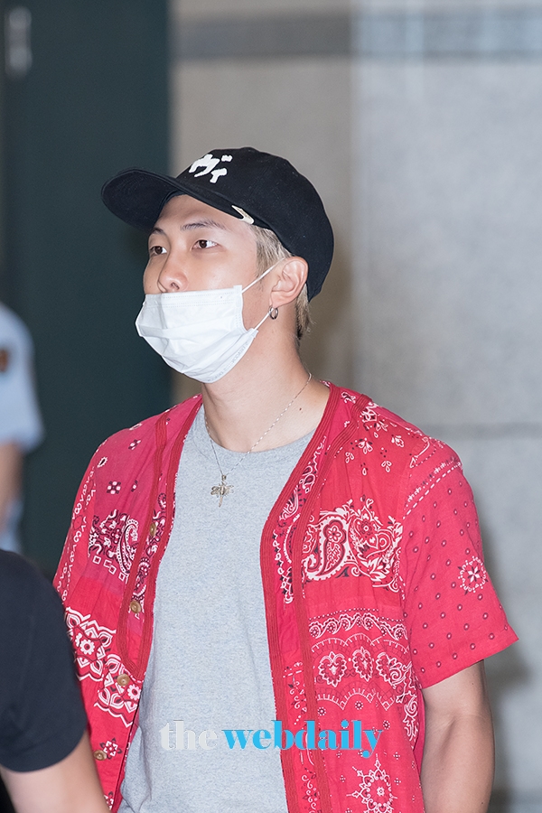 방탄소년단(BTS) RM, 인천국제공항 입국 현장