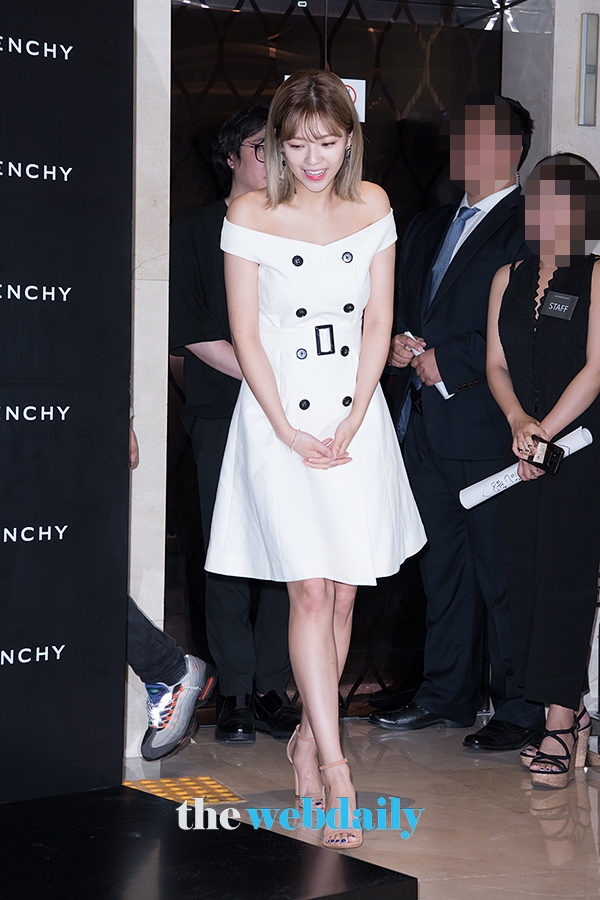 트와이스 정연, 지방시 뷰티 현대 신촌점 오픈 기념 포토 행사