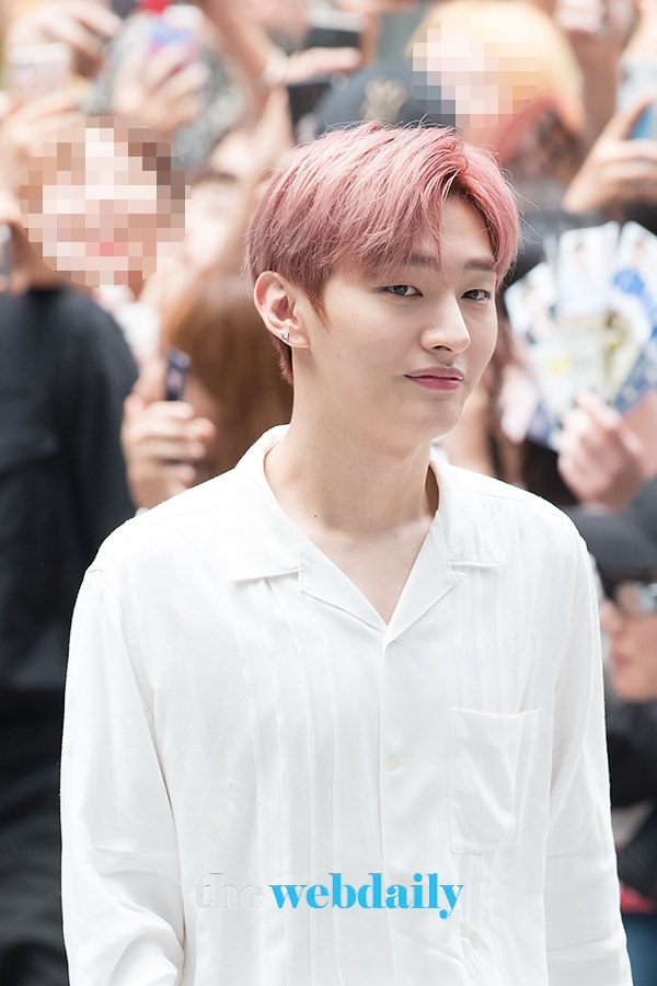 WannaOne(워너원) 윤지성, '워너원 데뷔 1주년' 행사