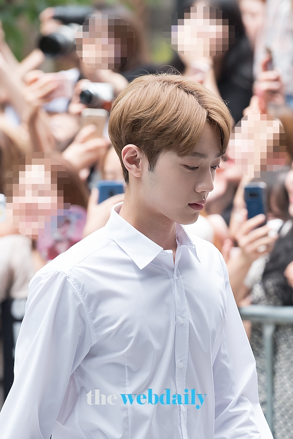 WannaOne(워너원) 라이관린, '워너원 데뷔 1주년' 행사