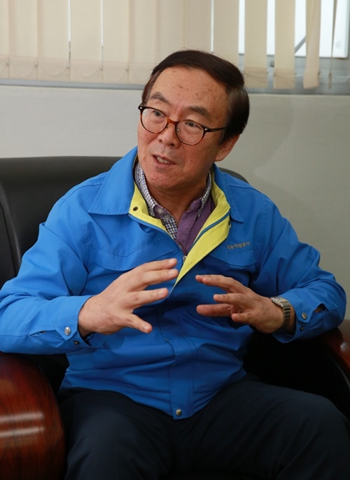 아내와의 만남과 자녀들에 대한 이야기를 풀어가고 있다.