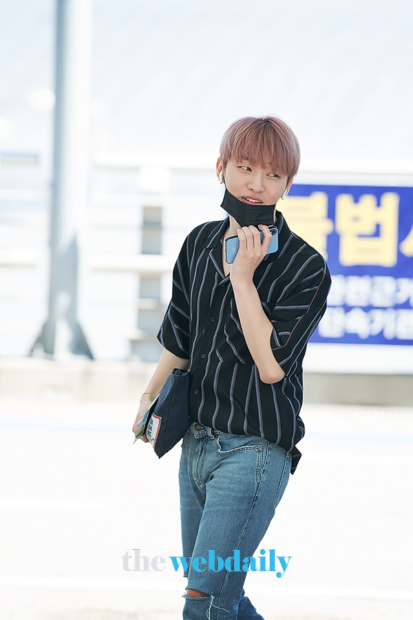 WannaOne(워너원) 윤지성, 인천국제공항 출국 현장