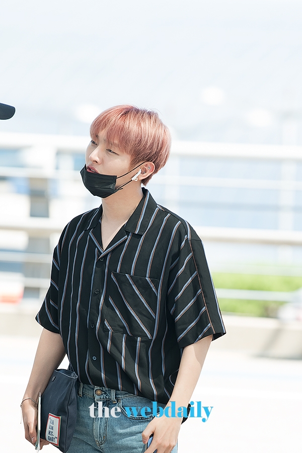 WannaOne(워너원) 윤지성, 인천국제공항 출국 현장