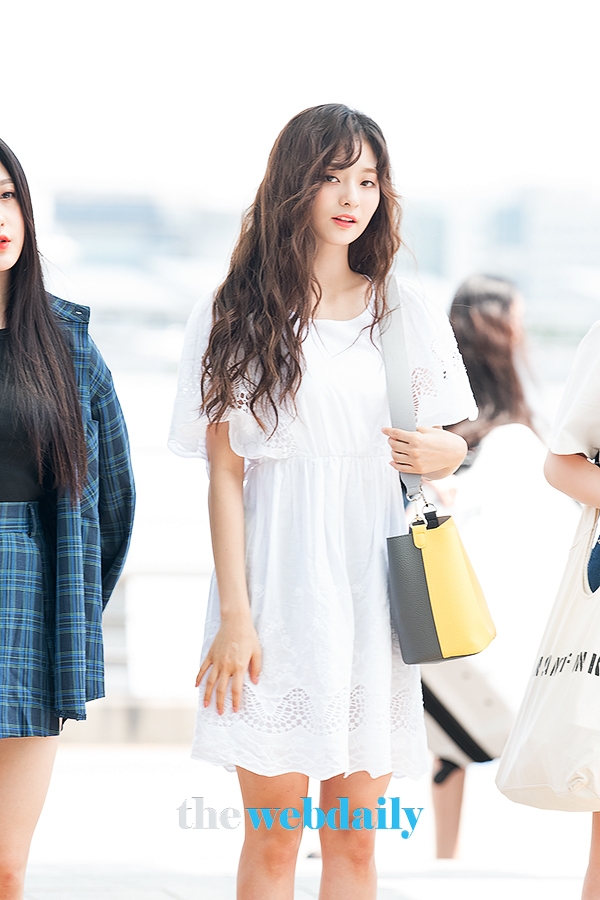 프로미스나인(fromis_9) 이나경, 인천국제공항 출국 현장