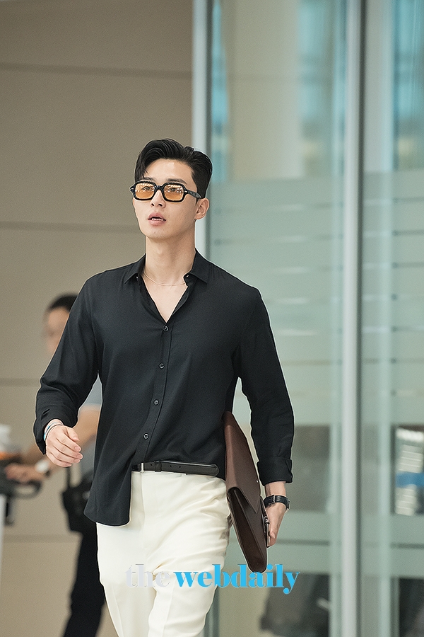 박서준, 인천국제공항 출국 현장
