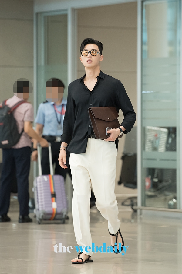 박서준, 인천국제공항 출국 현장